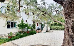 Cecillia Mare Apartments